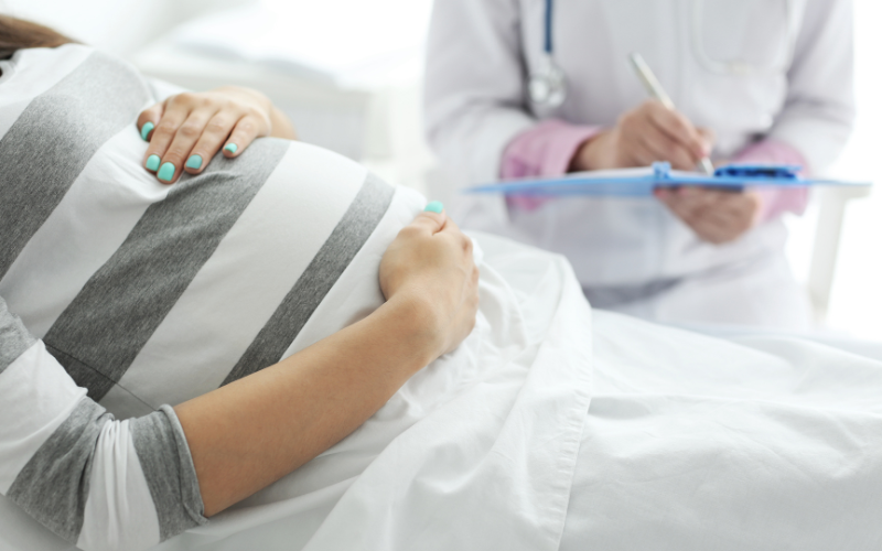 Mẹ bầu cần chú ý đến việc thăm khám thai định kỳ