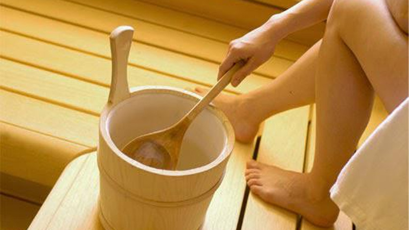 Rửa vùng kín bằng nước ấm có tốt không?