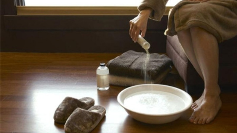 Cách vệ sinh vùng kín bằng nước muối đúng chuẩn, an toàn và sạch sẽ