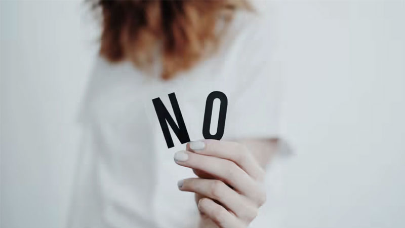 Quen nhau và yêu bao lâu thì cho bạn trai hôn?