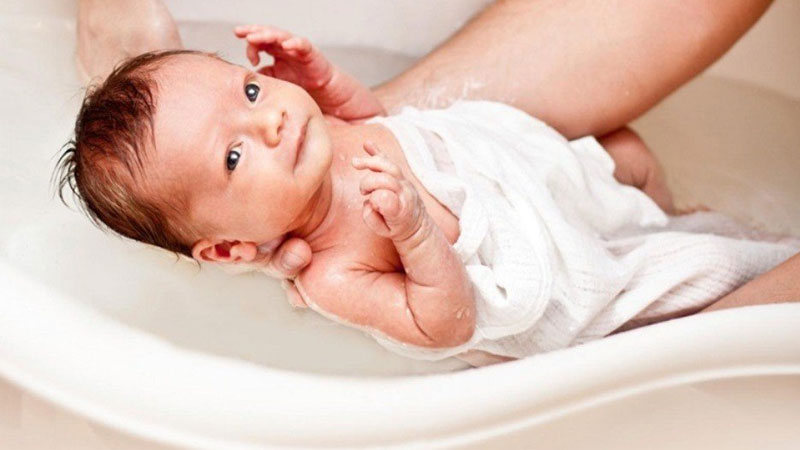 Review sữa tắm Lactacyd cho trẻ sơ sinh chi tiết từ A - Z