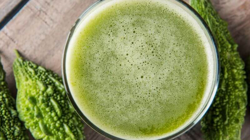 Cách nấu nước tắm mướp đắng trị rôm sảy cho bé