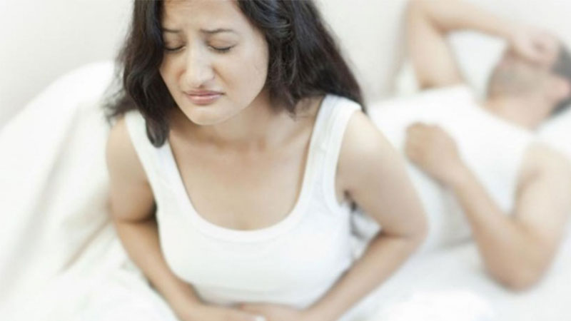 Phụ nữ quan hệ xong bị đau rát có sao không?