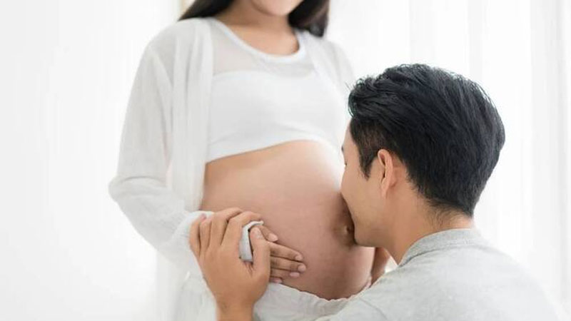 Mang bầu 3 tháng giữa quan hệ được không?