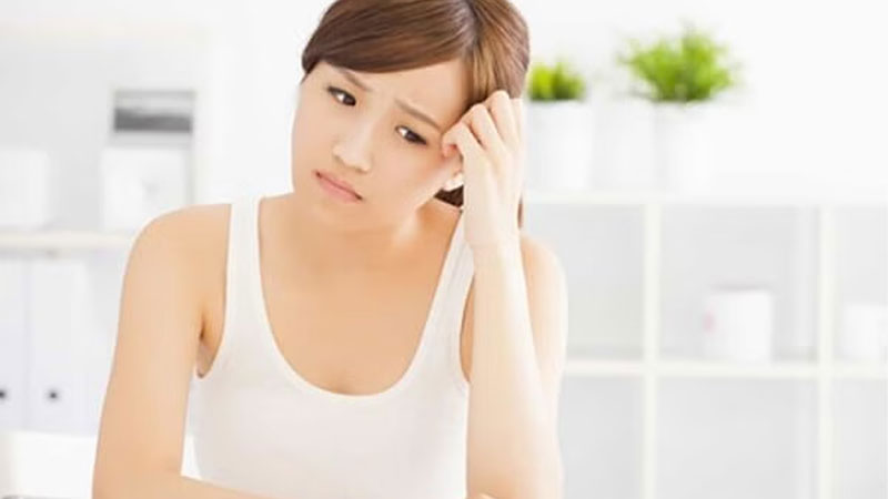 Phụ nữ quan hệ xong ra dịch nâu có nguy hiểm không?