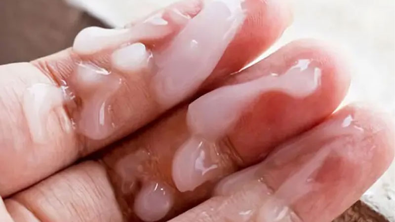 Vì sao quan hệ xong ra dịch trắng? Có nguy hiểm không?