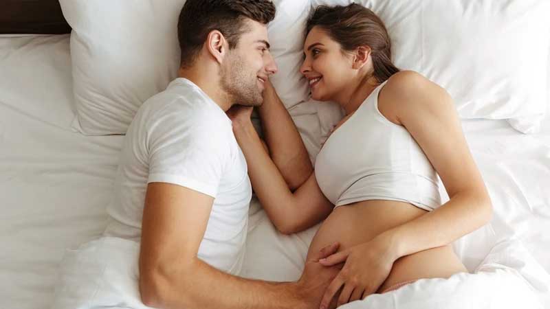 Phần lớn mẹ bầu mang thai 2 tháng vẫn có thể quan hệ tình dục nếu thai kỳ khỏe mạnh.