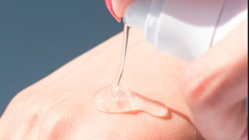 Gel tạo độ trơn tại chỗ, giúp hạn chế cảm giác cọ xát gây đau rát