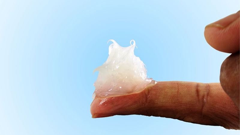 Không sử dụng gel đã hết hạn hoặc có dấu hiệu thay đổi bất thường