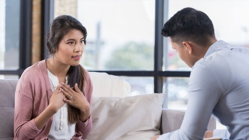 Trò chuyện cởi mở, tránh trách móc hoặc gây áp lực